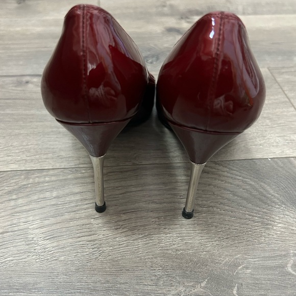 Stuart Weitzman Burgundy Red Patent Leather Pointed Toe Heels - Picture 6 of 8